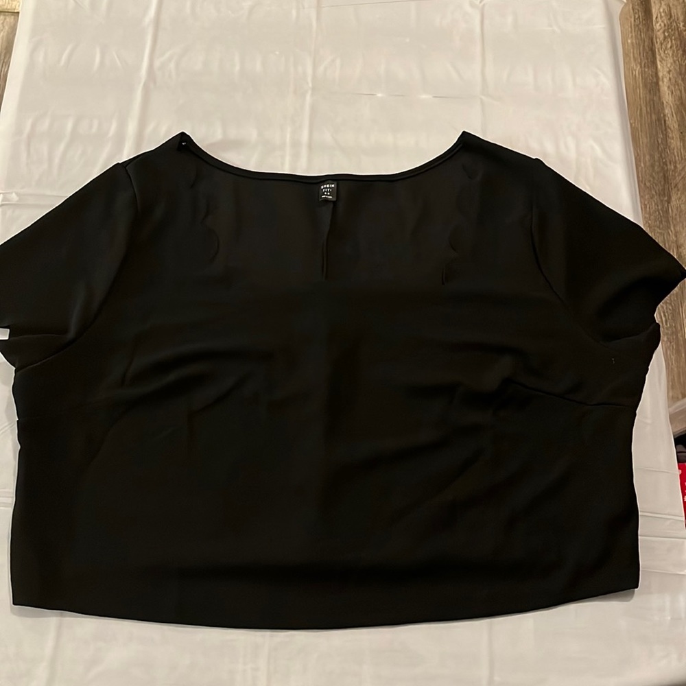 Shein fit + scalloped trim tee.